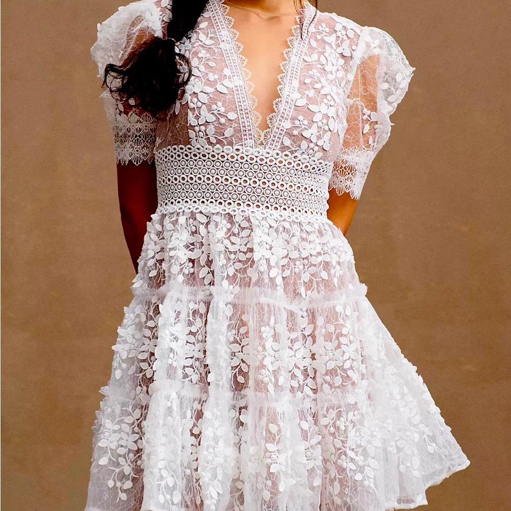 Bronx and Banco Megan Short-Sleeve Lace V-Neck Tiered Mini Dress WHITE